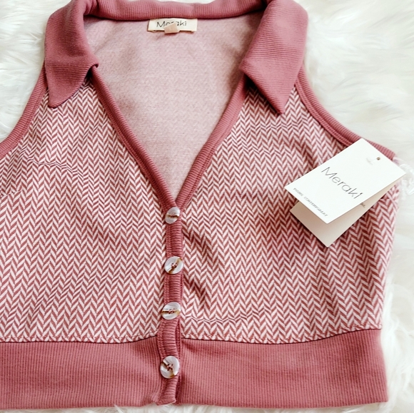 Buttoned down Collared Crop Top - Picture 3 of 3